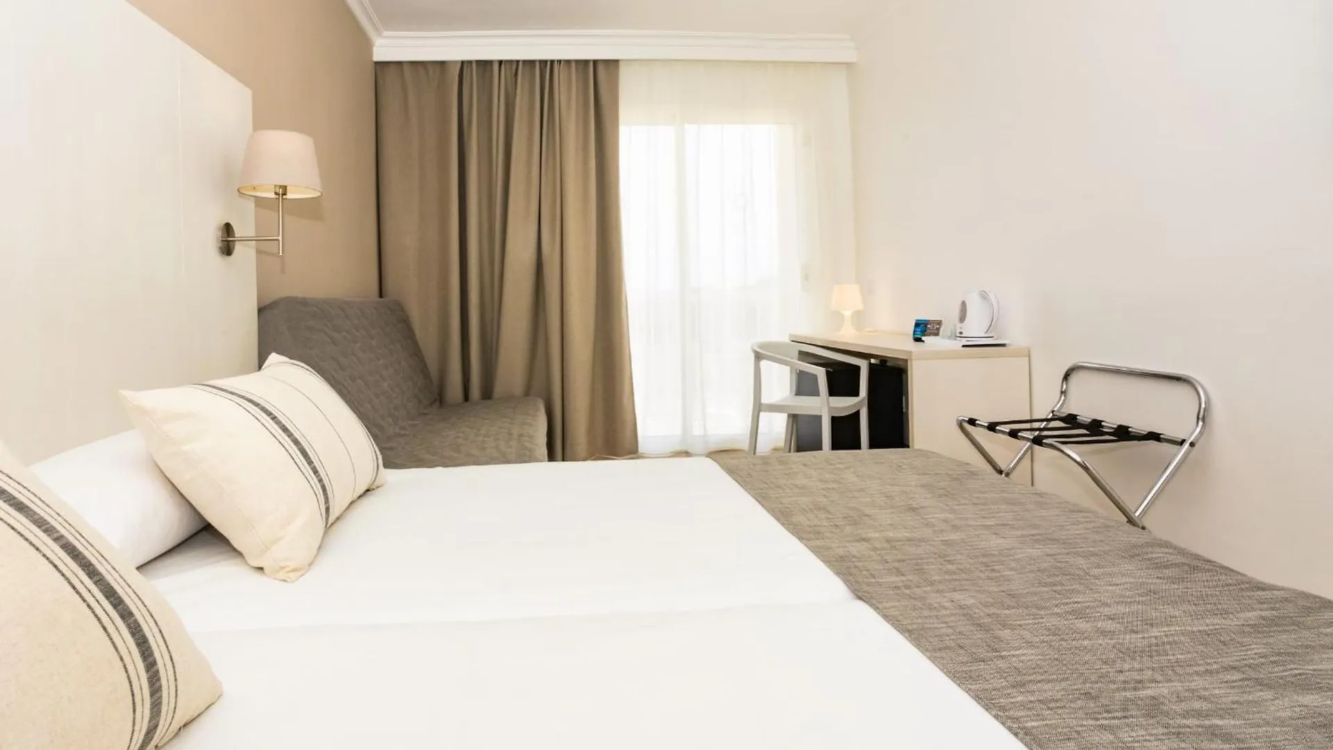 Hotel Minura Sur Menorca Punta Prima  4*, Punta Prima (Menorca) Spagna