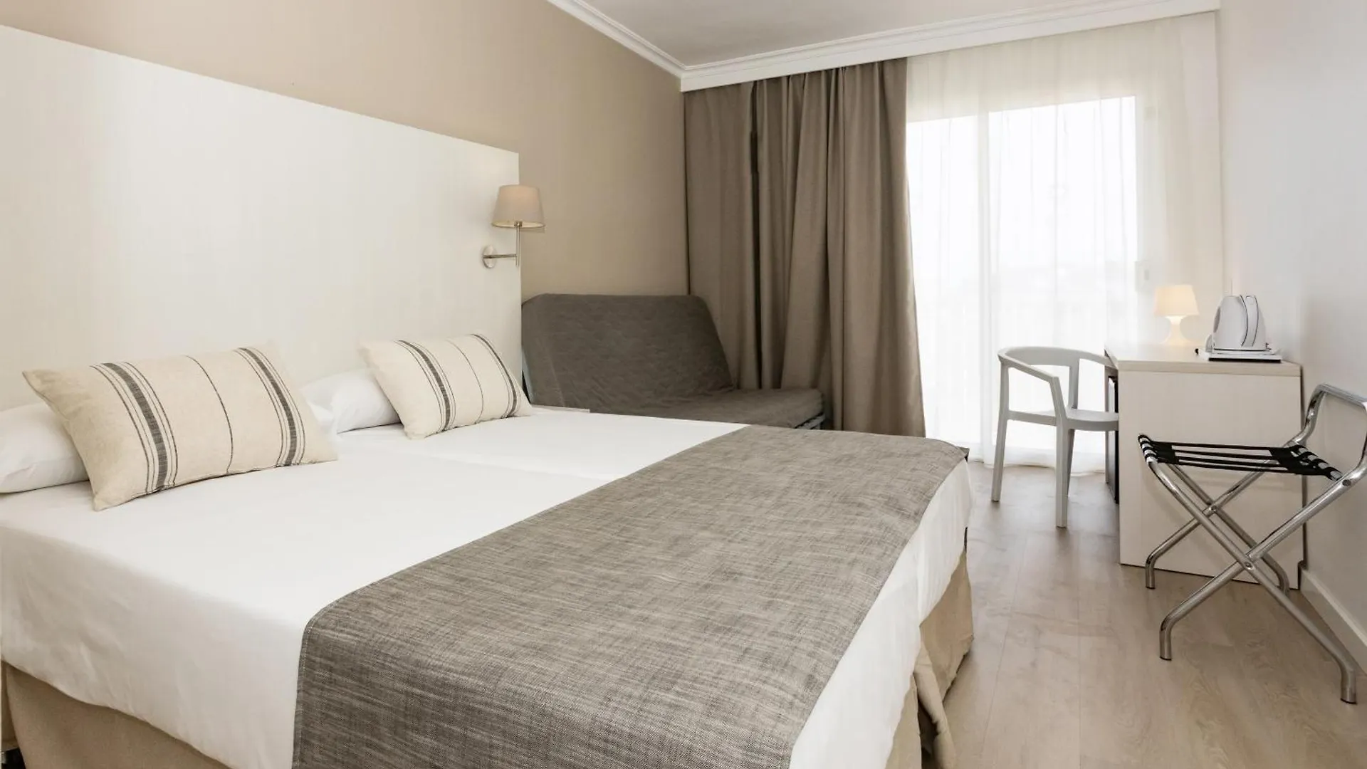 Hotel Minura Sur Menorca Punta Prima  4*, Punta Prima (Menorca)